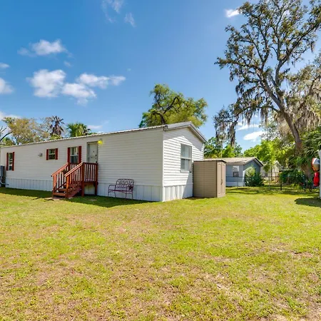 1 Mi To Manatee Springs State Park Cozy Getaway! Villa